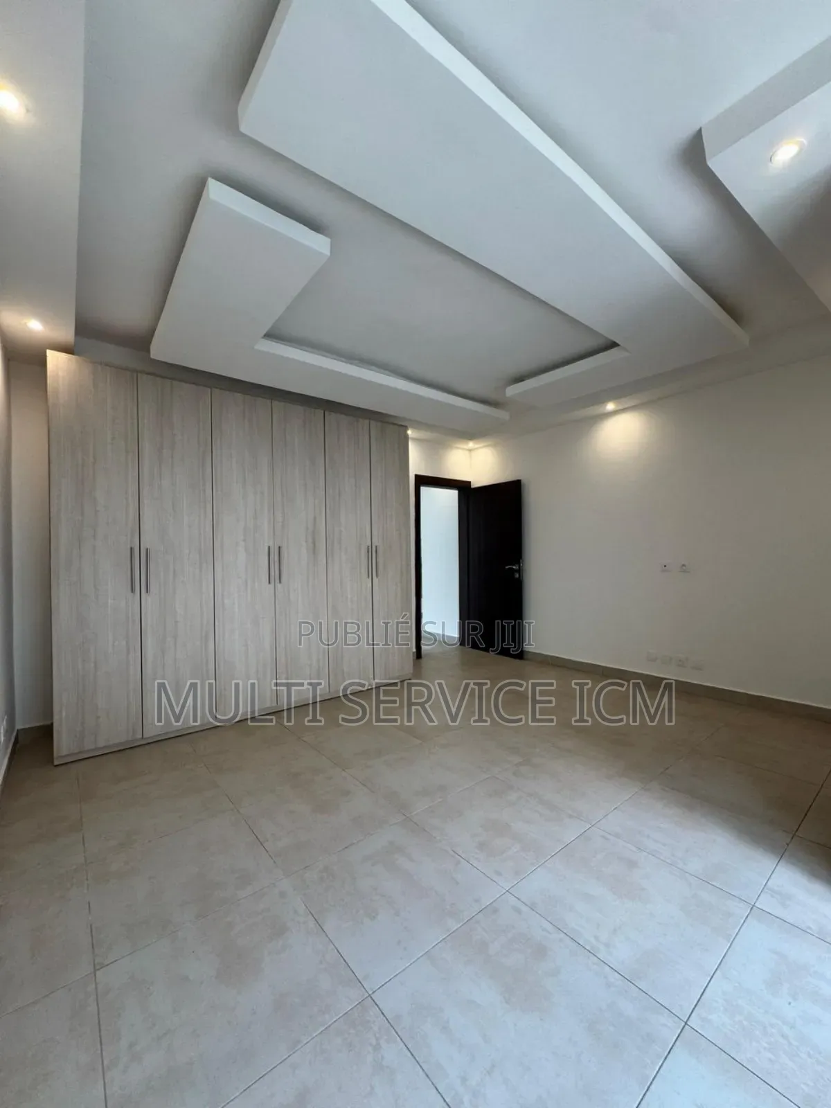 6chbre Villa dans Ismael Coulibaly, Cocody à Vendre