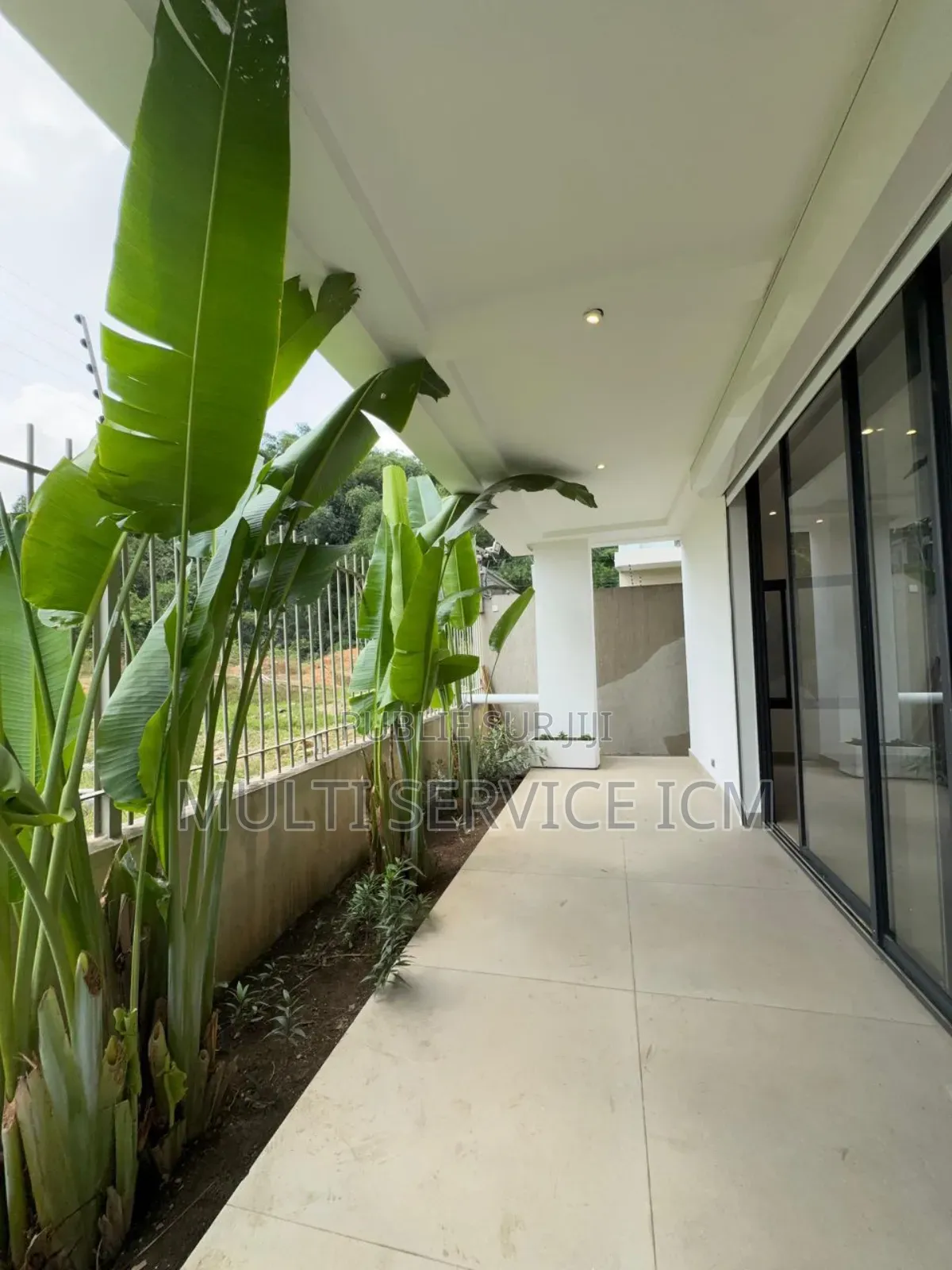 6chbre Villa dans Ismael Coulibaly, Cocody à Vendre