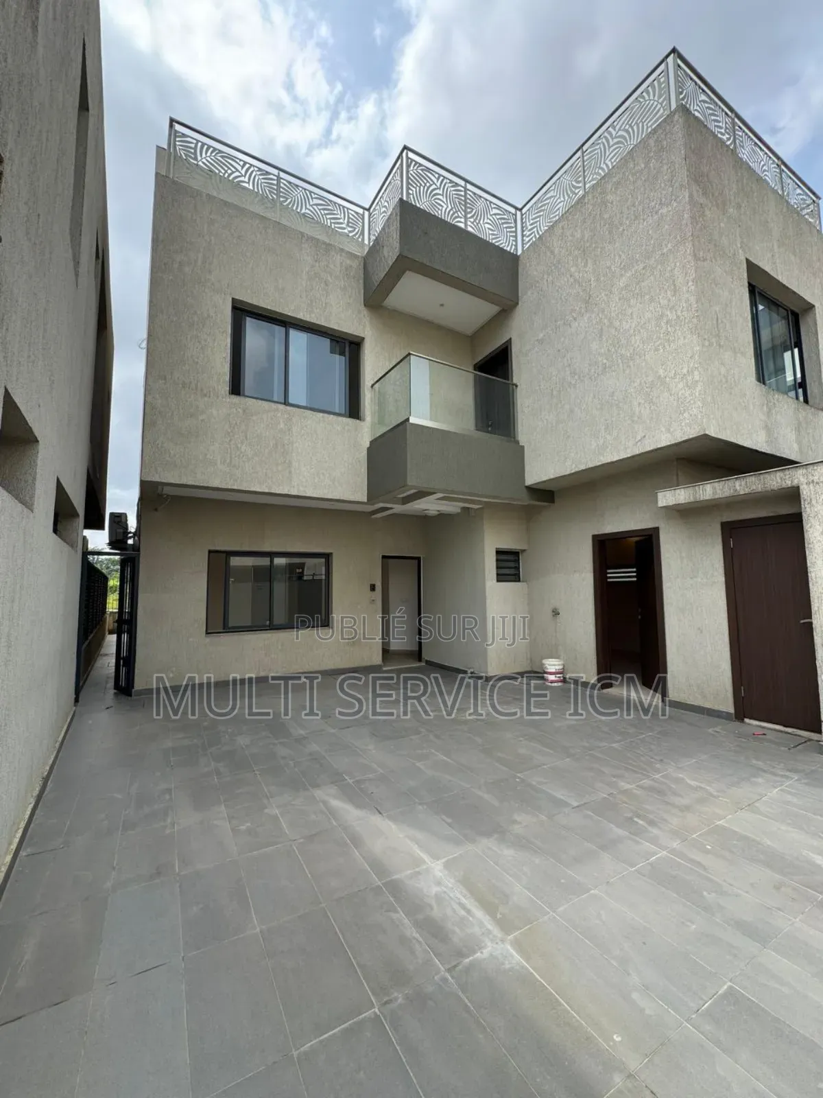 6chbre Villa dans Ismael Coulibaly, Cocody à Vendre