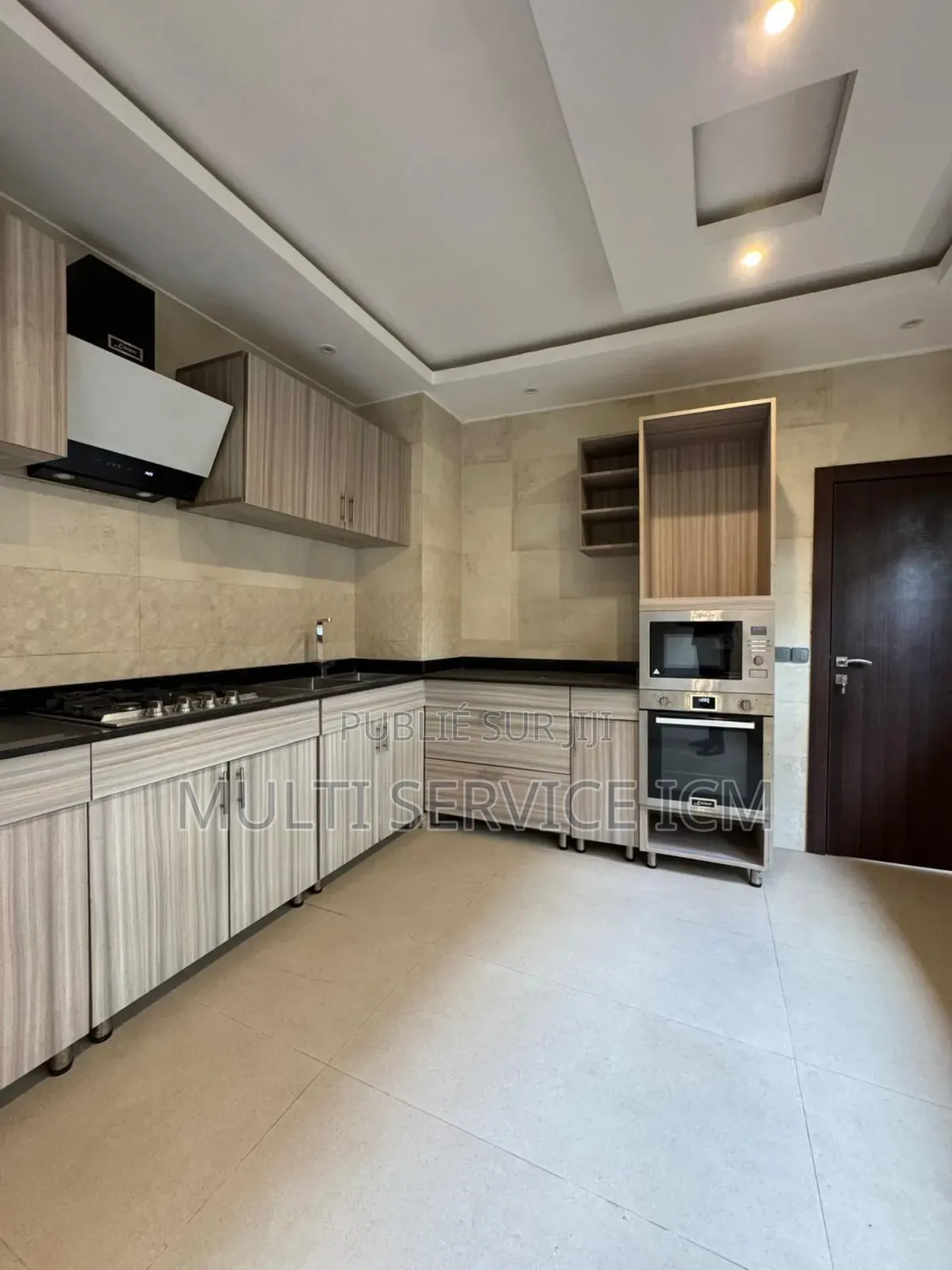 6chbre Villa dans Ismael Coulibaly, Cocody à Vendre