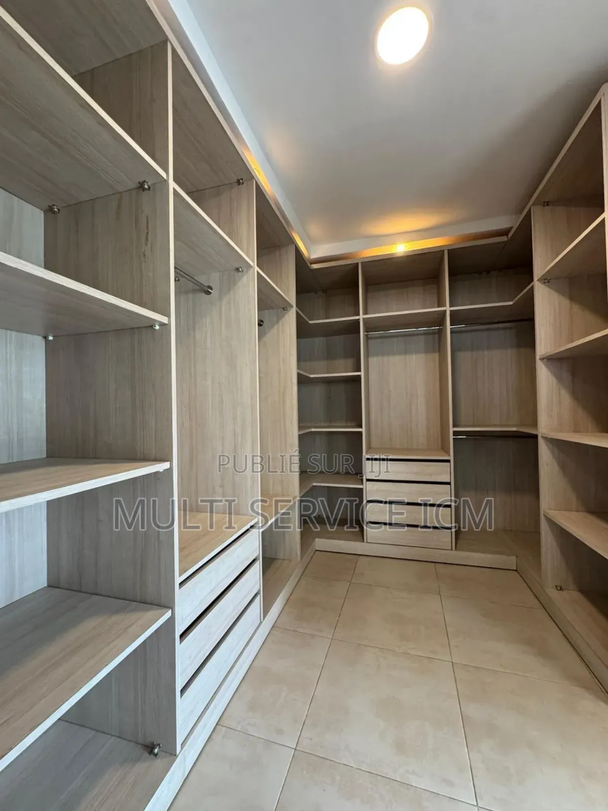 6chbre Villa dans Ismael Coulibaly, Cocody à Vendre