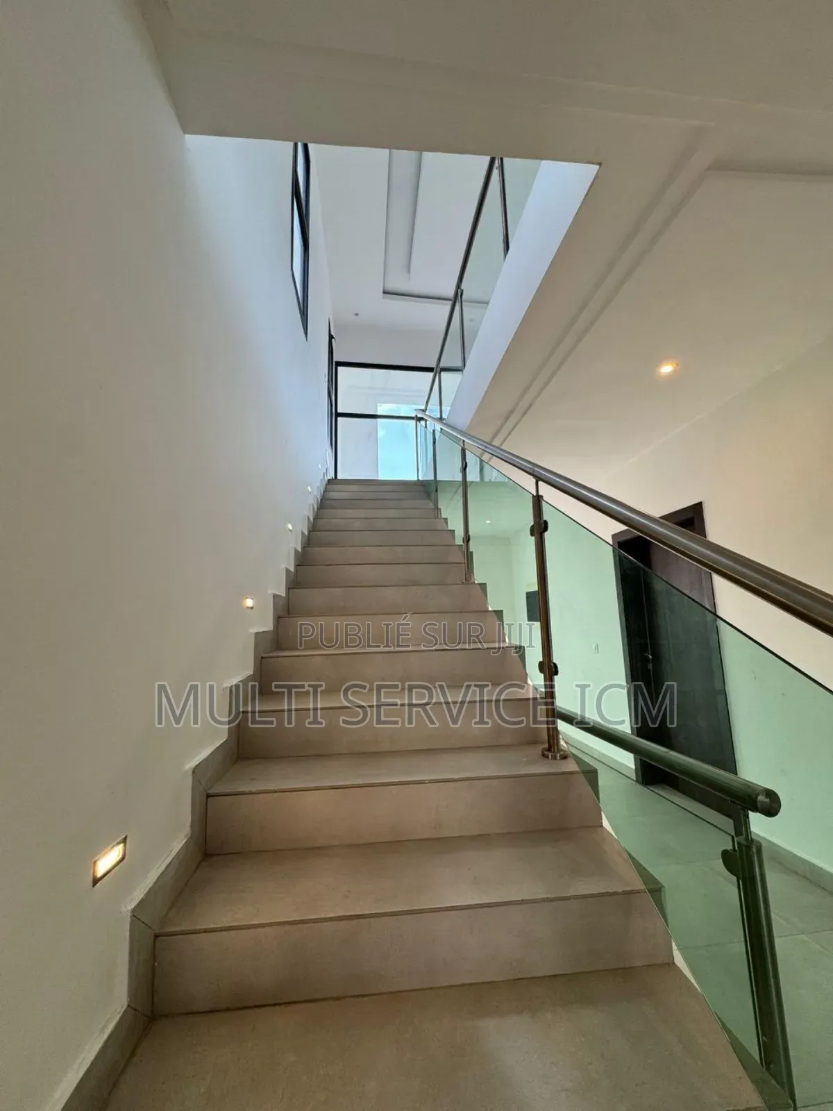 6chbre Villa dans Ismael Coulibaly, Cocody à Vendre