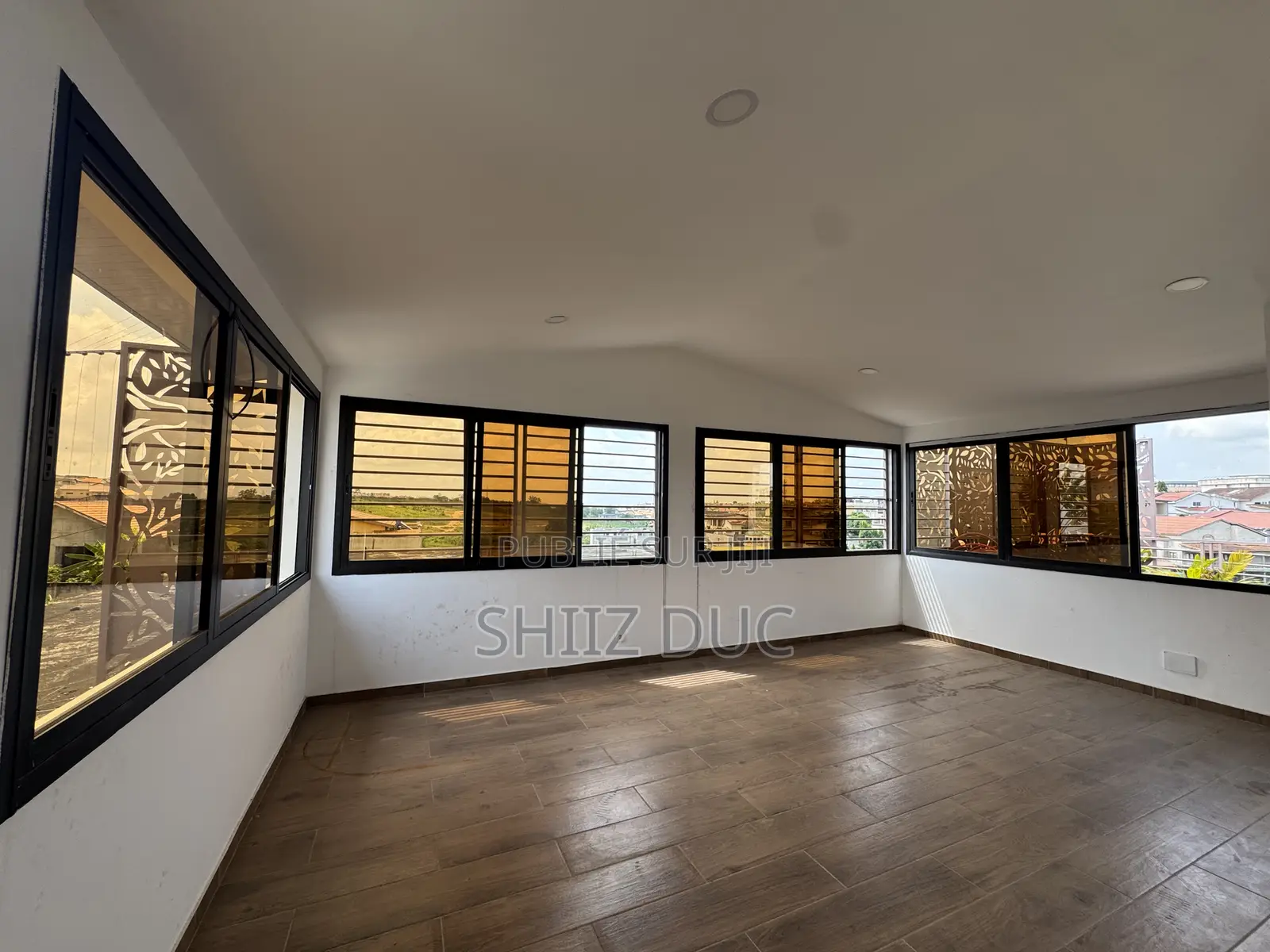 5chbre Villa dans Mohamed, Cocody à Vendre