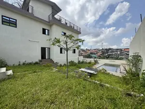 5chbre Villa dans Mohamed, Cocody à Vendre