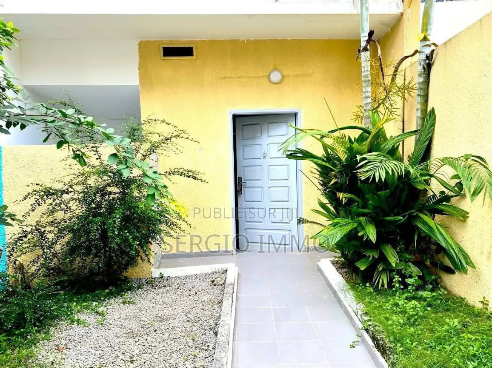 5chbre Duplex dans Sergio, Cocody à Louer