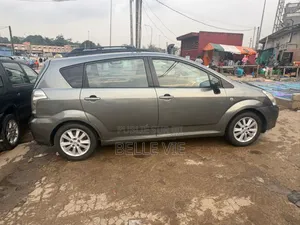 Toyota Verso 2009 Beige