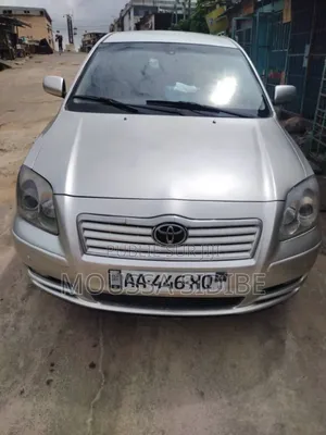 Toyota Avensis Verso 2004 Gris