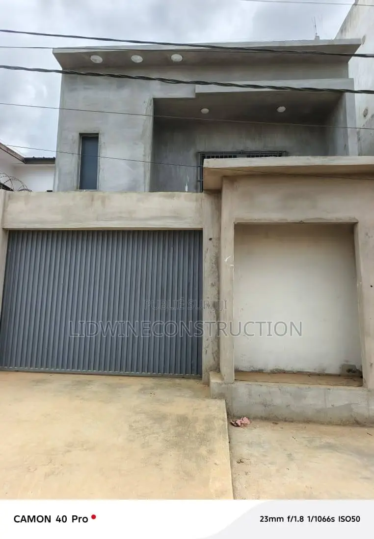4chbre Duplex dans Cocody à Vendre