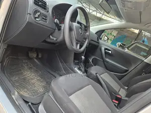 Nouveau Volkswagen Polo 2024 Gris