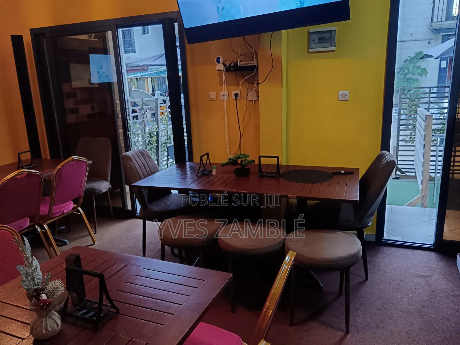 Cave Bar Toute Équipée À Céder Avec Tout À l'Intérieur