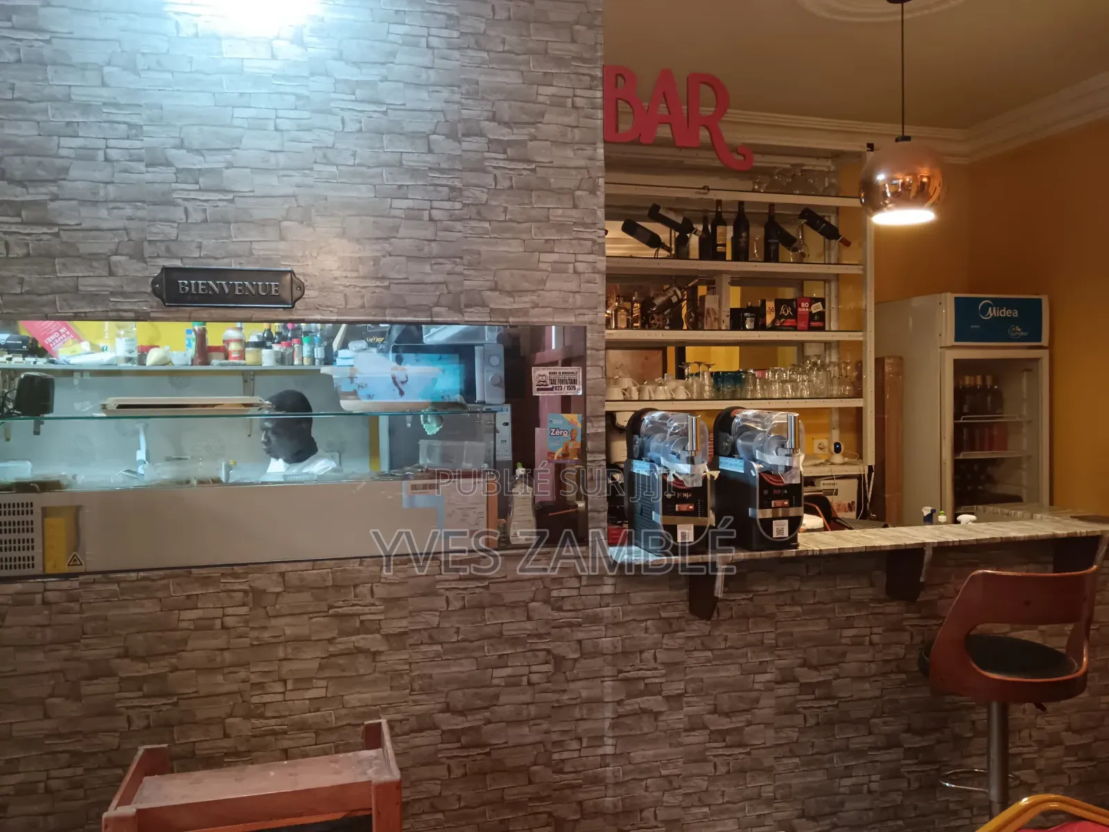 Cave Bar Toute Équipée À Céder Avec Tout À l'Intérieur