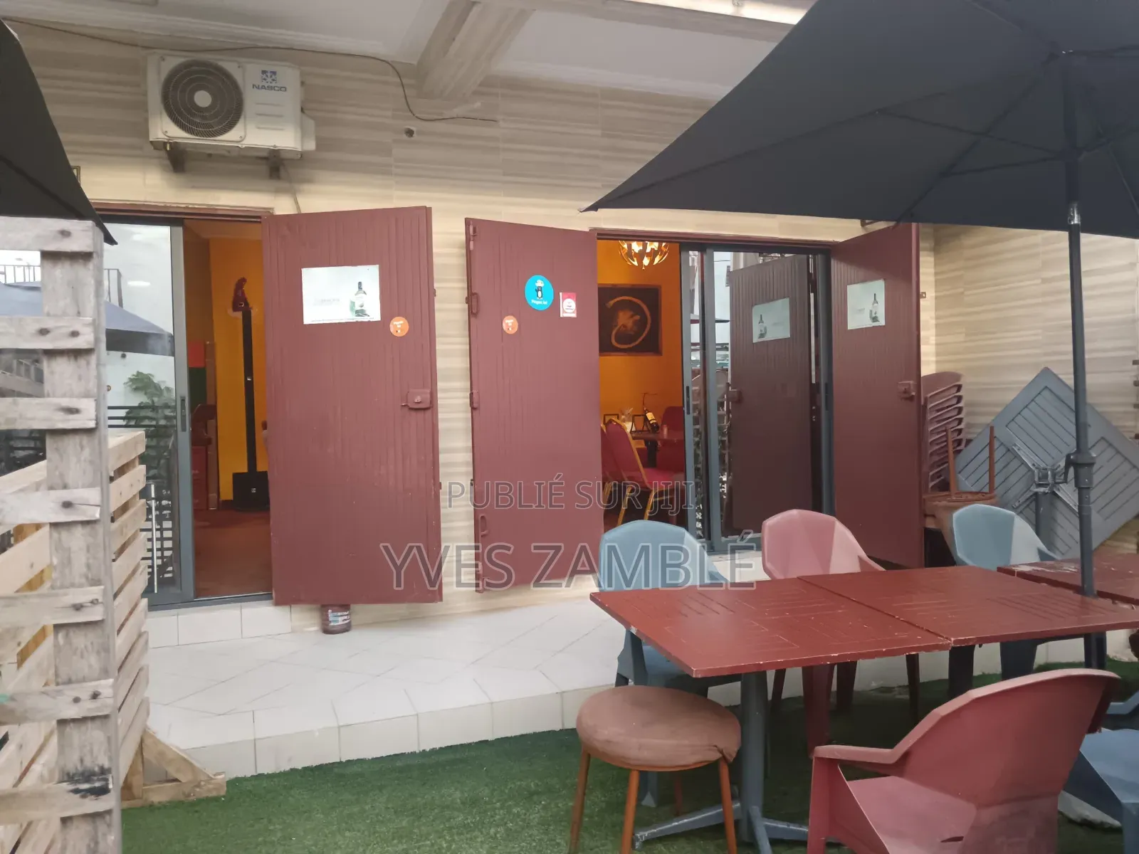 Cave Bar Toute Équipée À Céder Avec Tout À l'Intérieur