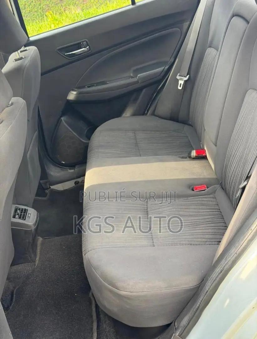 Suzuki Dzire 2024 Gris