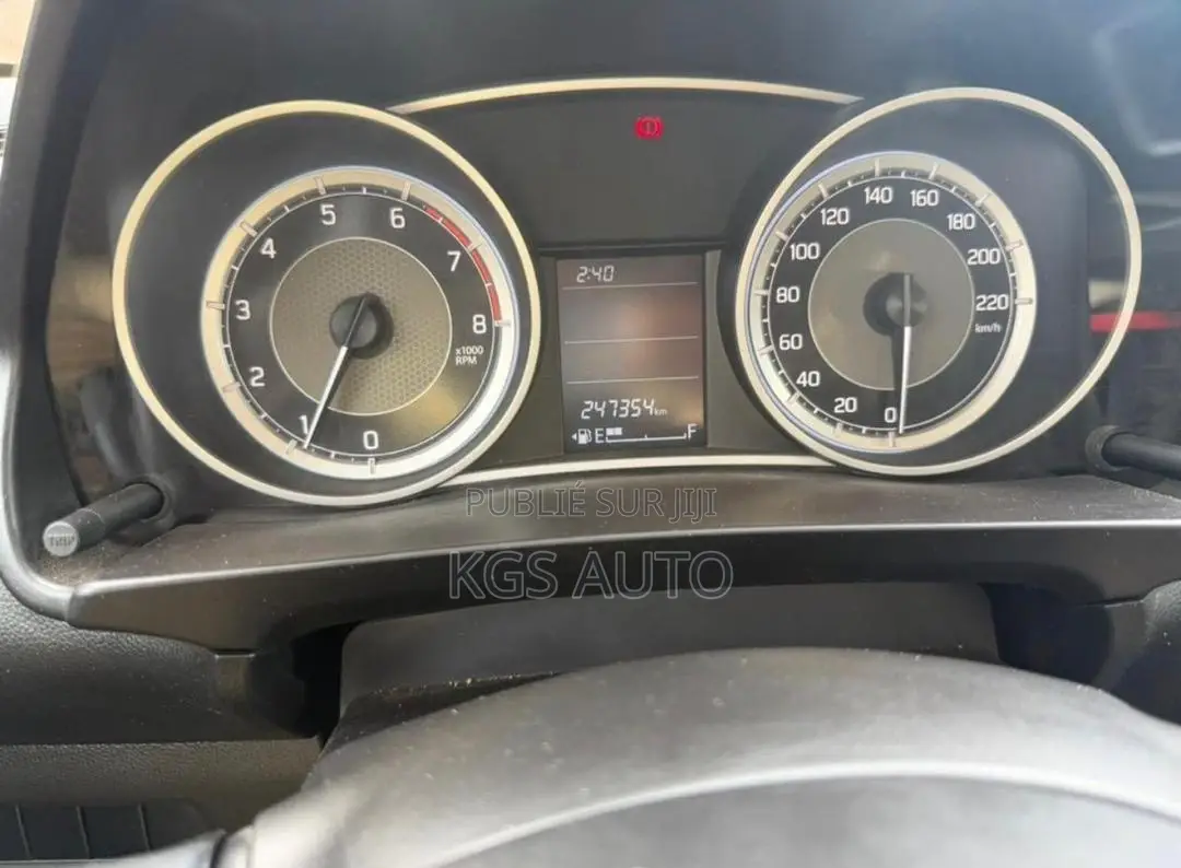 Suzuki Dzire 2024 Gris