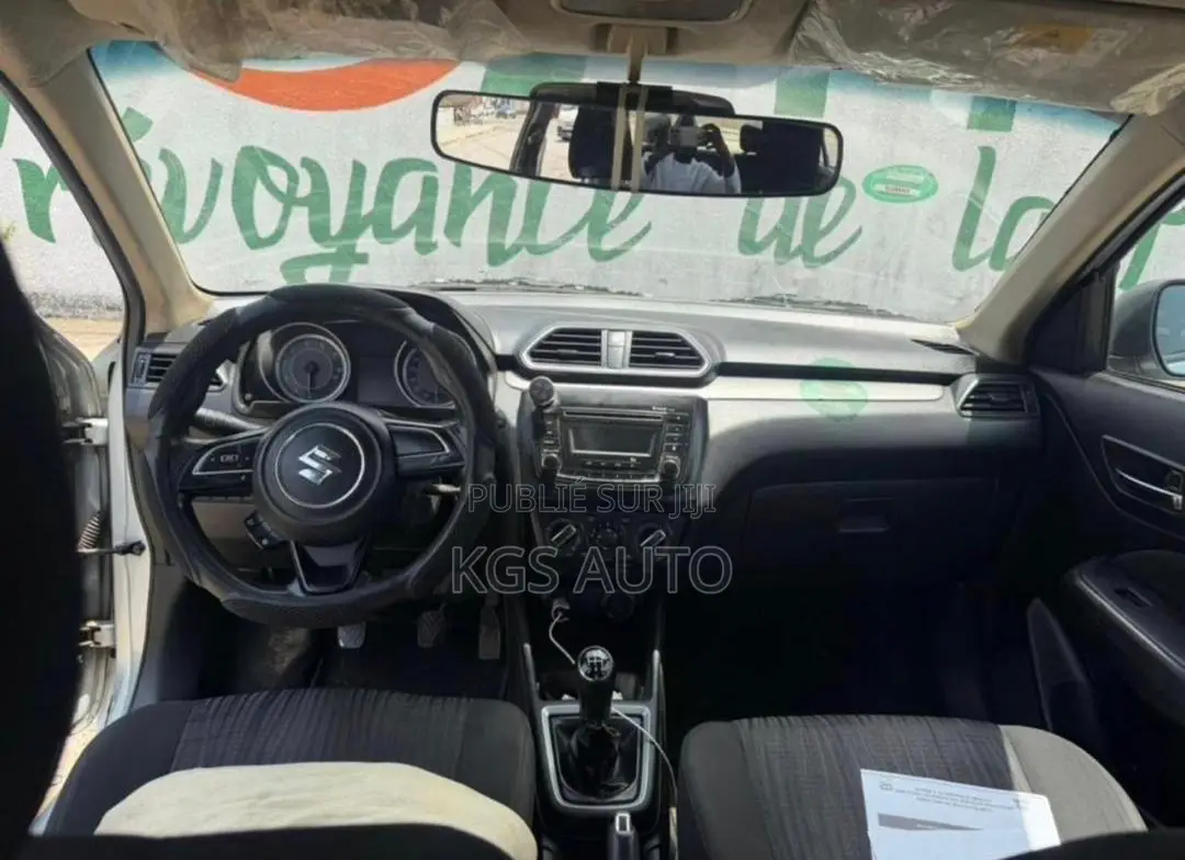 Suzuki Dzire 2024 Gris