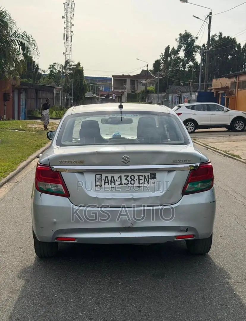 Suzuki Dzire 2024 Gris