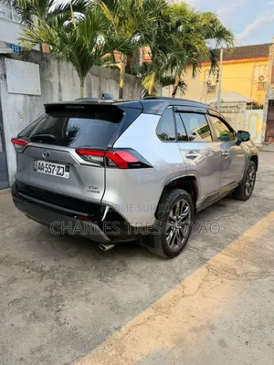 Toyota RAV4 XLE 2021 Argenté