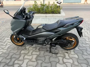 Yamaha Crux 2024 Gris