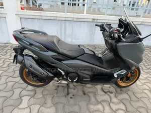 Yamaha Crux 2024 Gris