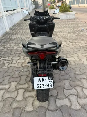 Yamaha Crux 2024 Gris