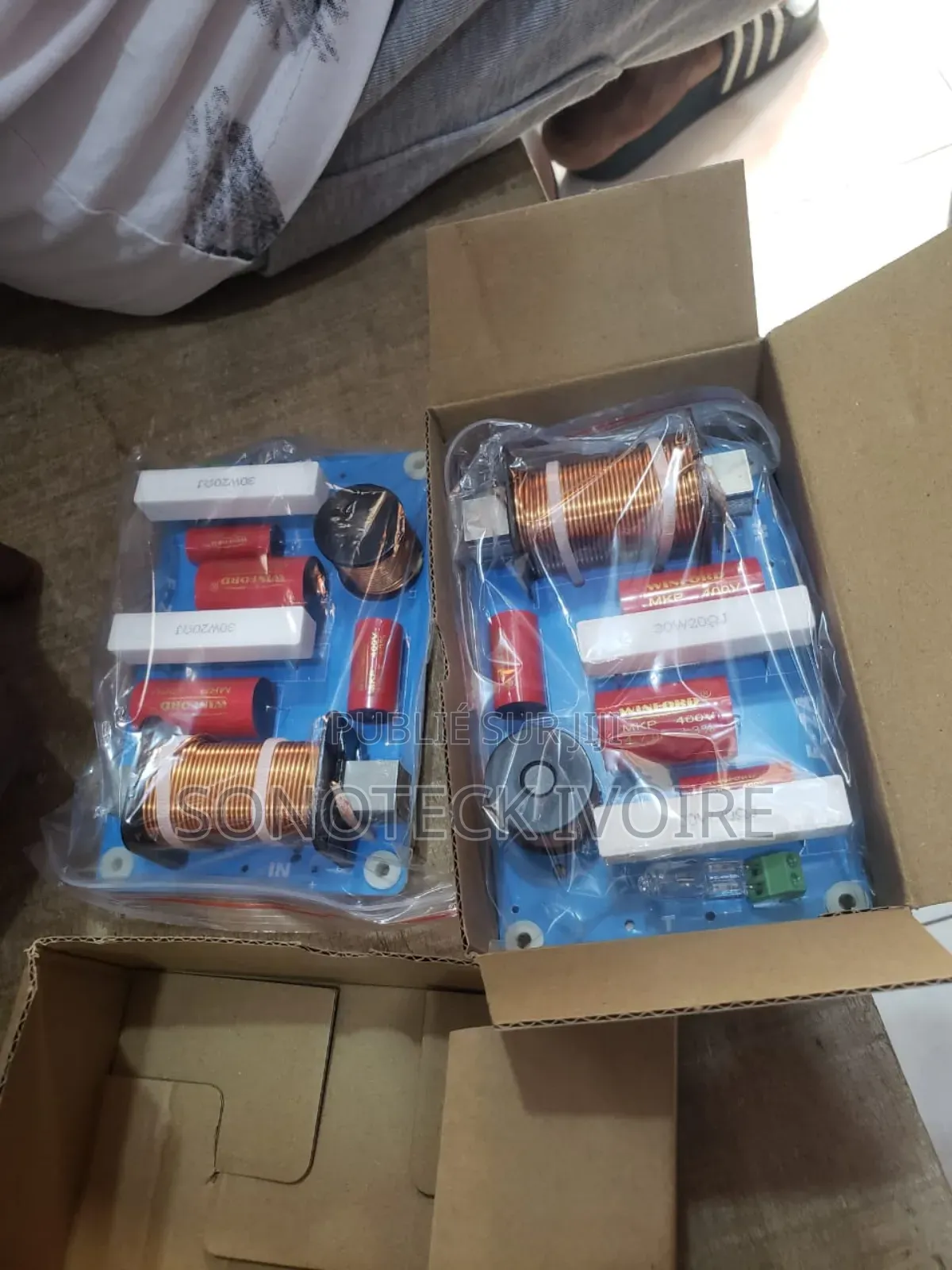 Plaquette Disponible