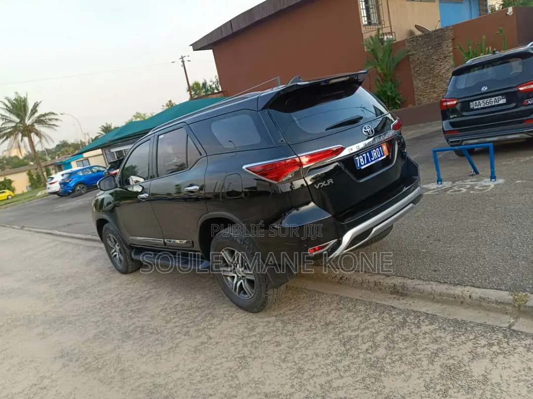 Toyota Fortuner 2020 Noir