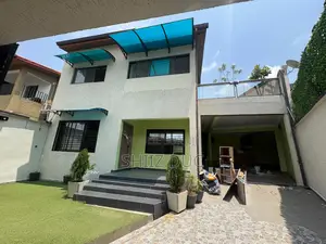 8chbre Villa dans Mohamed, Cocody à Vendre