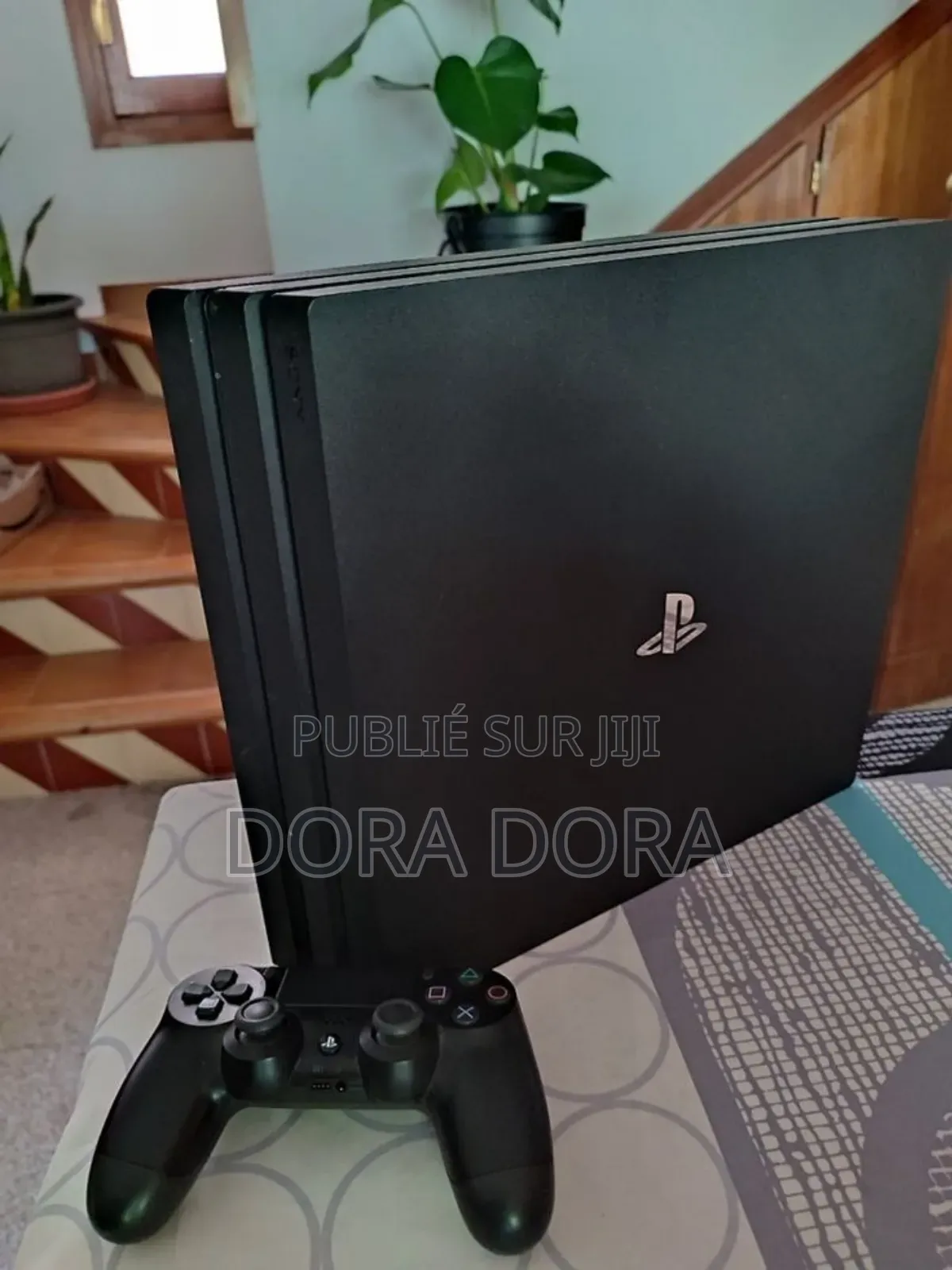 Ps4 Pro Craqué 20 Jeux Installé Ainsi Qu'une Manette