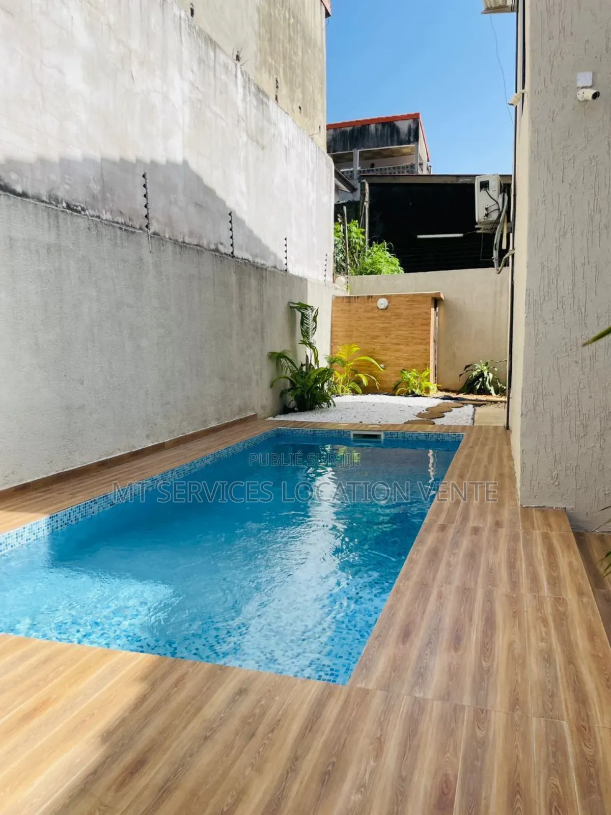 Meublé 3chbre Villa dans Mt Services Location, Cocody à Louer