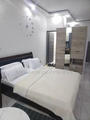 Meublé 3chbre Villa dans Mt Services Location, Cocody à Louer