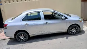 Toyota Yaris 2009 Gris