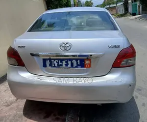 Toyota Yaris 2009 Gris