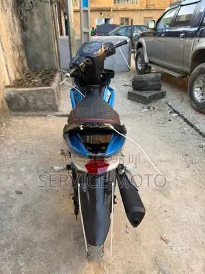 Nouveau TVS Rockz 125 2022 Bleu