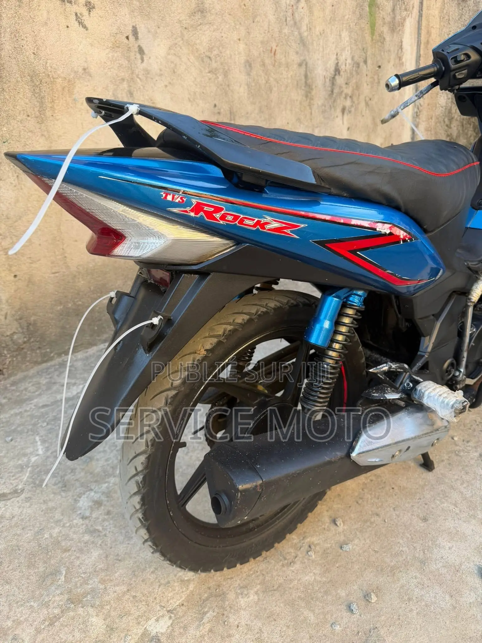 Nouveau TVS Rockz 125 2022 Bleu