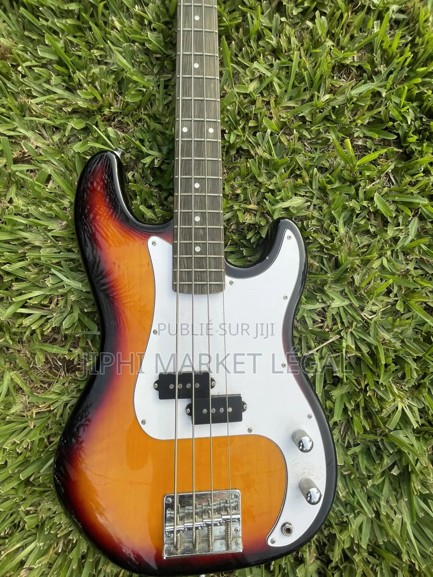 Guitare Basse Quatre 4 Cordes Importe Casi Neuf