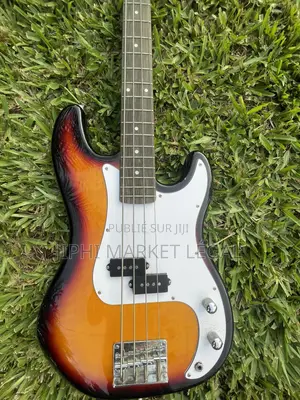 Guitare Basse Quatre 4 Cordes Importe Casi Neuf