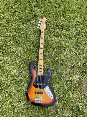 Guitare Basse Quatre 4 Cordes Importe Casi Neuf