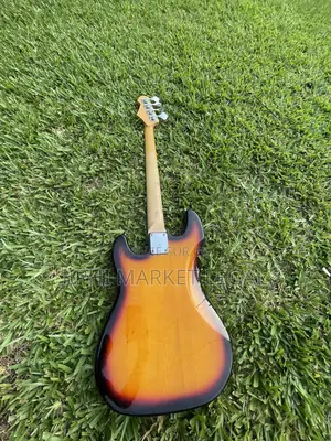 Guitare Basse Quatre 4 Cordes Importe Casi Neuf