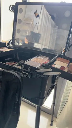 Mallette De Maquillage Professionnelle Pour Maquilleurs.