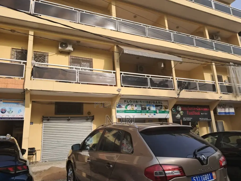 2chbre Appartement dans Building House, Cocody à Vendre