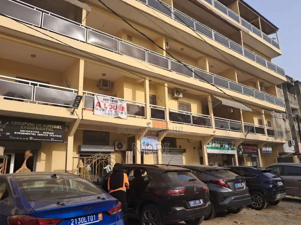 2chbre Appartement dans Building House, Cocody à Vendre