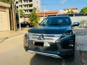 Mitsubishi Pajero 2022 Noir