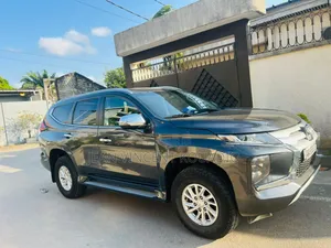 Mitsubishi Pajero 2022 Noir