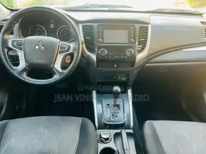 Mitsubishi Pajero 2022 Noir