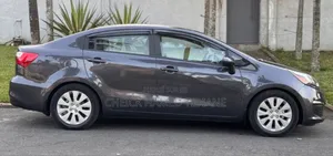 Kia Rio 2017 Gris