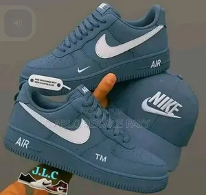 Chaussures Disponible