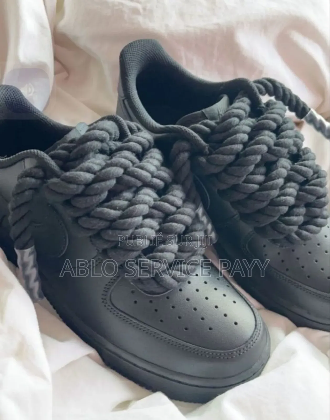 Chaussures Disponible