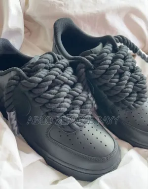 Chaussures Disponible