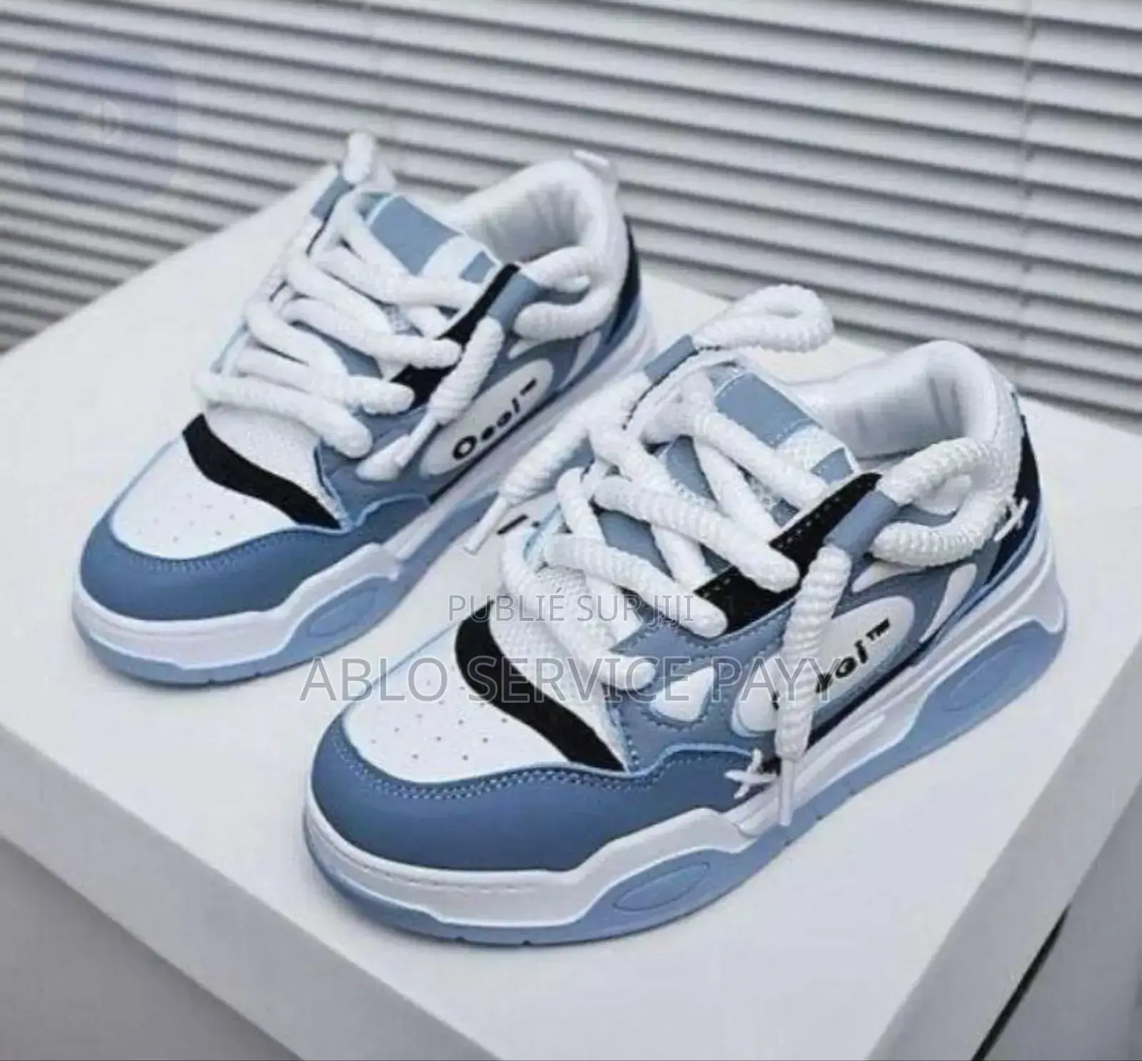 Chaussures Disponible