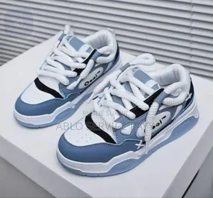 Chaussures Disponible